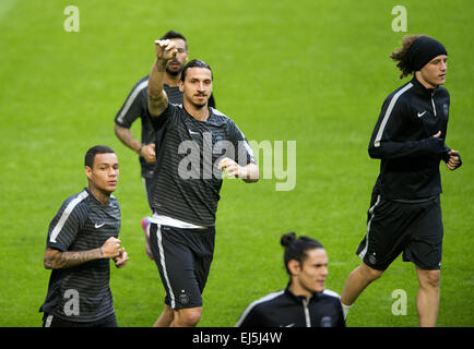 Zlatan Ibrahimovic treni con il suo Paris Saint Germain compagni di squadra presso l'ArenA di Amsterdam prima della UEFA Champions League contro l'Ajax con: Zlatan Ibrahimovic dove: Amsterdam, Paesi Bassi Quando: 16 Set 2014 Foto Stock