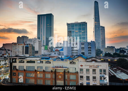 Vista in elevazione di edifici ad alta nel distretto 1 di sunrise. La città di Ho Chi Minh, Vietnam.