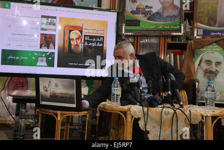 La città di Gaza, Striscia di Gaza, Territori palestinesi. 22 Mar, 2015. Senior leader di Hamas Ismail Haniyeh parla durante la sua visita alla casa del tardo Hamas leader spirituale sceicco Ahmed Yassin, segnando l'undicesimo anniversario della sua morte nella città di Gaza, Marzo 22, 2015 © Ashraf Amra/immagini APA/ZUMA filo/Alamy Live News Foto Stock