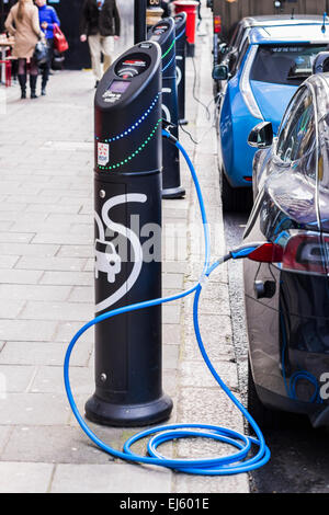 Auto elettrica Punto di carica - Londra Foto Stock