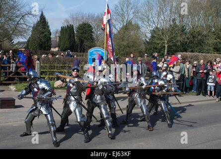 Leicester, Regno Unito. 22 Mar, 2015. Reinterment corteo per re Richard III sul percorso a Leicester Cattedrale. Credito: SCFotos - Stuart Crump Visuals Alamy/Live News Foto Stock