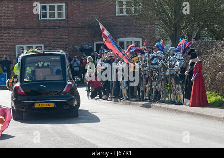 Leicester, Regno Unito. 22 Mar, 2015. Reinterment corteo per re Richard III sul percorso a Leicester Cattedrale. Credito: SCFotos - Stuart Crump Visuals Alamy/Live News Foto Stock