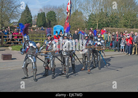 Leicester, Regno Unito. 22 Mar, 2015. Reinterment corteo per re Richard III sul percorso a Leicester Cattedrale. Credito: SCFotos - Stuart Crump Visuals Alamy/Live News Foto Stock