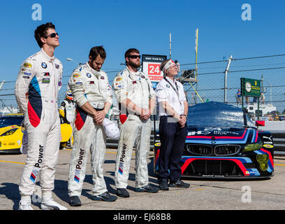 3/21/2015 - Sebring FL, Stati Uniti d'America - BMW Team RLL con driver Giovanni Edwards-Cincinnati, OH/Lucas Luhr-Rhineland-Palatinato, Germania/Jens Klingmann-Heidelberg, la Germania in una BMW Z4 GTE auto con un motore BMW e pneumatici Michelin sponsorizzato da IHG Club Rewards a Sebring International Raceway in Sebring FL. DelMecum/Cal Sport Media Foto Stock