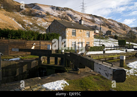 Bloccare 36, Longlees serratura, in Rochdale Canal, vicino Walsden, Todmorden, Calderdale, West Yorkshire, Inghilterra, Regno Unito Foto Stock