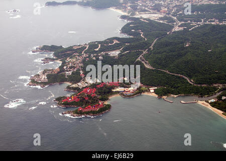 Il Las Brisas Tropical Paradise Resort vista aerea di Oaxaca, Messico Foto Stock