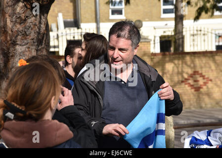 Londra, UK, 22 marzo, 2015. Anti-Fascists in attesa di estrema destra antisemiti, Leader Joshua Bonehill un gruppo si chiama "Liberare Stamford Hill' non uno mi ha vedere loro di mostrare fino aka "Liberare Stamford Hill' Ortodossa contro le comunità ebraiche a Clapton Common, Londra. Credito: Vedere Li/Alamy Live News Foto Stock