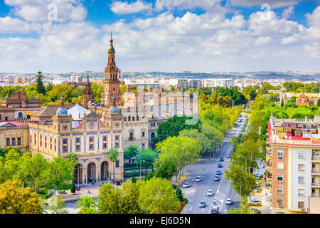 Siviglia, Spagna cityscape verso Plaza de Espana. Foto Stock