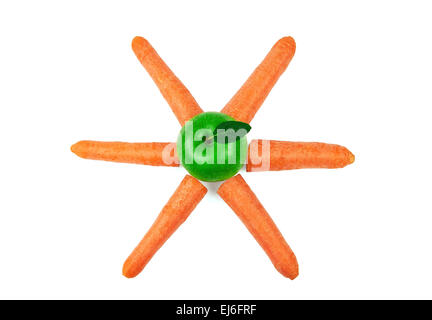 Fresh Apple e carote isolato su bianco Foto Stock