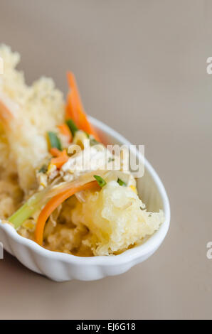 Giapponese Fritto in tempura di gamberi con salsa tonkatsu Foto Stock