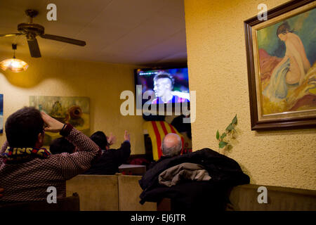 Marzo 22, 2015 - Barcellona, Spagna. In un bar a Barcellona un fan del FC Barcelona scompare dopo Neymar fallire il tentativo sul traguardo. Foto Stock