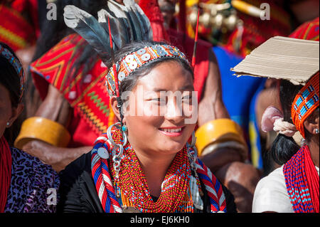 Konyak ragazza in abito tradizionale Foto Stock