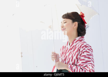 Giovane ragazza giapponese in un kimono Foto Stock