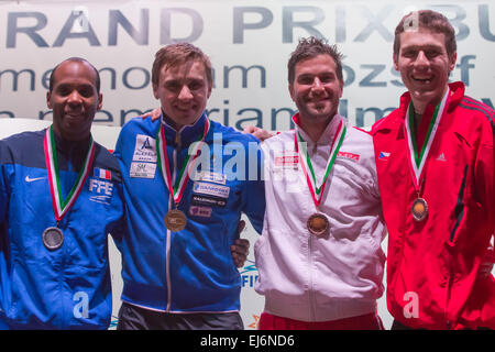 Budapest, Benjamin Steffen (2R) della Svizzera e Pavel Pitra di Repubblica Ceca partecipare alla cerimonia di premiazione degli uomini Epee Grand Prix di Budapest. 22 Mar, 2015. Medaglia di argento Ivan Trevejo (1L) della Francia, medaglia d'oro Nikolai Novosjolov (2 L) di Estonia, bronze medalists Benjamin Steffen (2R) della Svizzera e Pavel Pitra di Repubblica Ceca partecipare alla cerimonia di premiazione degli uomini Epee Grand Prix di Budapest, in Ungheria il 22 marzo 2015. Nikolai Novosjolov vinto 15-6 contro Ivan Trevejo della Francia in finale. © Attila Volgyi/Xinhua/Alamy Live News Foto Stock