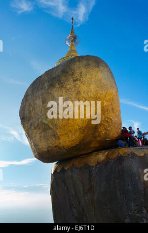 Pagoda Kyaiktiyo (Gold Rock), Stato Mon, Myanmar Foto Stock