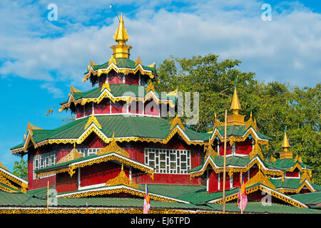 Teatro in stile architettonico tradizionale, Sittwe, Stato di Rakhine, Myanmar Foto Stock