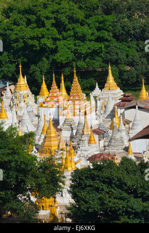 Pagode, grotta di Pindaya, Stato Shan, Myanmar Foto Stock