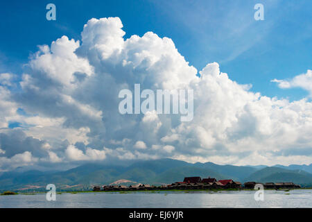 Il paesaggio del Lago Inle, Stato Shan, Myanmar Foto Stock