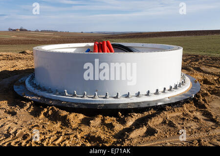 Costruzione di fondo pronto per essere sssembled sulla nuova fattoria eolica Foto Stock
