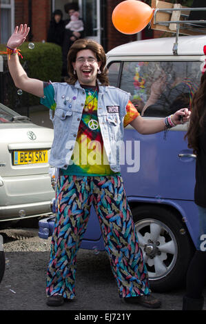 Gioventù ebraica in costume per la festa di Purim in Stamford Hill 2015 Foto Stock