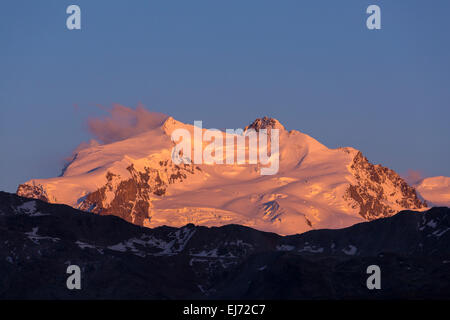 Monte rosa massiccio, nordend e punta Dufour peak, da berghaus trift, Zermatt, Vallese, Svizzera Foto Stock