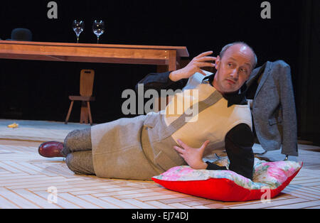 Teatro Archa, Praga. 22 Mar, 2015. Il teatro fiammingo-maker e scrittore Pieter de Buysser mostra prestazioni Immerwahr, nel Teatro Archa, Praga, Repubblica Ceca, Marzo 22, 2015. © Katerina Sulova/CTK foto/Alamy Live News Foto Stock