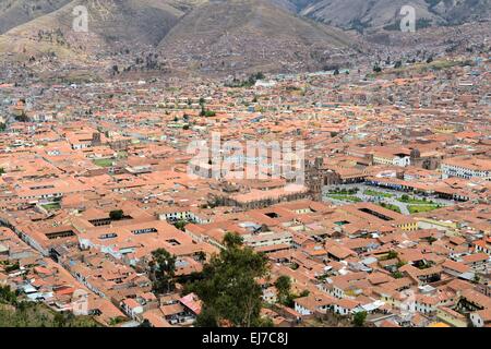 Tetti rossi del centro storico, Cuzco, Perù Foto Stock