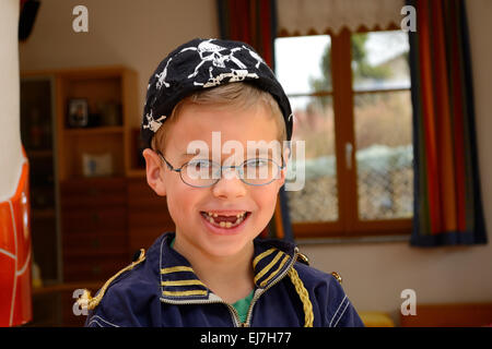 Little Boy come un pirata Foto Stock