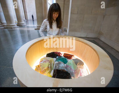 Londra, Regno Unito. 23 marzo, 2015. Christina Mackie:"i filtri',una parte tre installazione presso la Tate Britain Credito: Mark Thomas/Alamy Live News Foto Stock