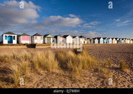 Cappella di St. Leonards, Lincolnshire, Regno Unito. Xxii marzo, 2015. Cabine sulla spiaggia, su una bella mattina di primavera a cappella punto, cappella di St. Leonards, Lincolnshire, Regno Unito. Il 22 marzo 2015. Credito: LEE BEEL/Alamy Live News Foto Stock