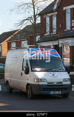 Un furgone bianco con Unione Jack decorazione in Broadstairs, Sud Thanet, Kent. Foto Stock