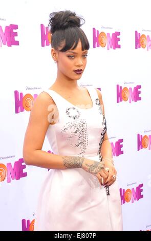 Los Angeles, California, USA. 23 Mar, 2015. Rihanna presso gli arrivi per HOME Premiere, il Regency Village Theatre di Los Angeles, CA Marzo 23, 2015. Credito: Dee Cercone/Everett raccolta/Alamy Live News Foto Stock
