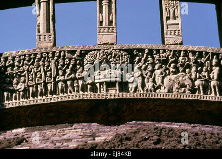 Stupa 1 o grande Stupa : Est Torana, inferiore architrave, Asoka la visita lo stupa. Sanchi, Dist Raisen, Madhya Pradesh India Foto Stock