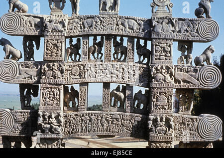 Stupa 1 o grande Stupa : Nord Torana, Architrave back-vista. Sanchi, Dist Raisen, Madhya Pradesh India Foto Stock