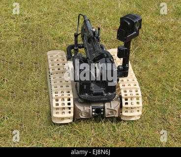 Una Bomba a disposizione il controllo remoto del dispositivo Robot. Foto Stock