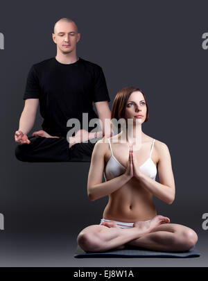 Immagine di uomo levita durante lo yoga Foto Stock