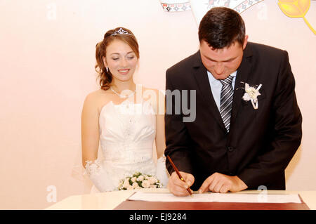 Firma del contratto di matrimonio Foto Stock