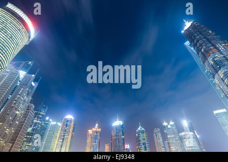 Shanghai skyline notturno Foto Stock