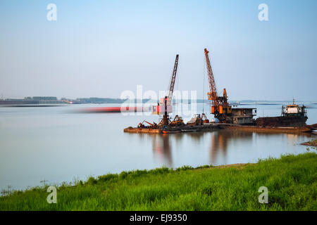 Bellissimo fiume Yangtze al crepuscolo Foto Stock