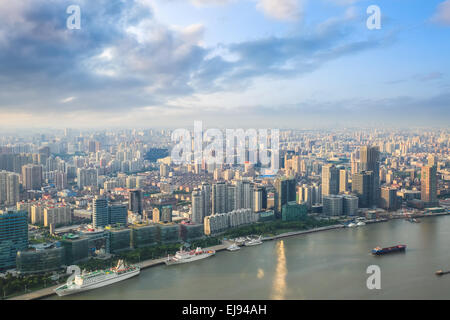 Moderno skyline della città vista aerea di Shanghai Foto Stock