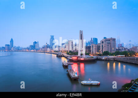 Shanghai bund in Alba Foto Stock
