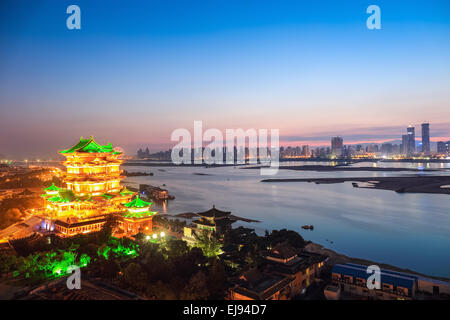 Bella nanchang tengwang pavilion di nightfall Foto Stock