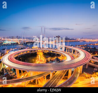 Colorato Ponte di Nanpu shanghai Foto Stock