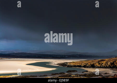 Ardara, County Donegal, Irlanda. 23 marzo, 2015. In Irlanda il meteo: un grido si muove la navigazione dall'Oceano Atlantico sulla costa occidentale dell'Irlanda. Credito: Richard Wayman/Alamy Live News Foto Stock