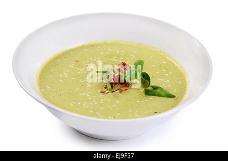 Fredda zuppa di cetriolo con semi di sesamo Foto Stock