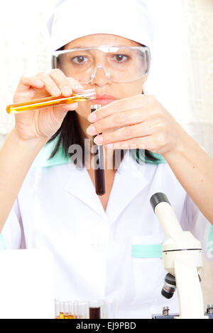 Donna medic mix di soluzioni Foto Stock