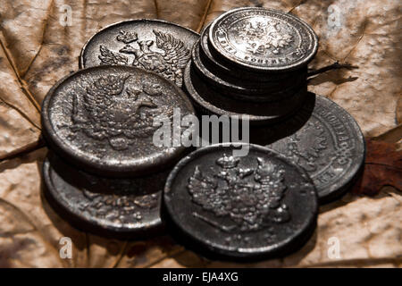 Vintage monete di rame dell'impero russo in ossidi di forte Foto Stock