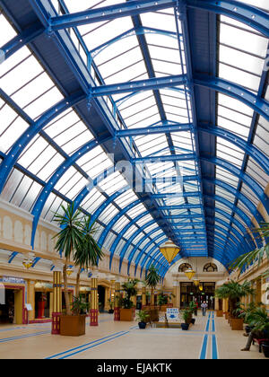 L'Art Deco Arcade all'entrata di Blackpool Winter Gardens un complesso di intrattenimento in Lancashire England Regno Unito Foto Stock