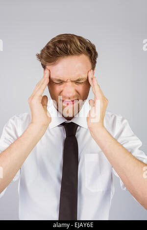 Giovane imprenditore ottenere un mal di testa Foto Stock
