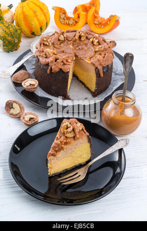 Cheesecake alla zucca con dadi Foto Stock